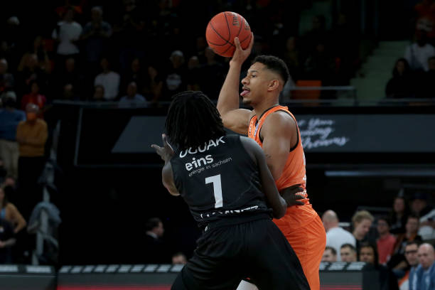 质疑的背后 质疑的背后