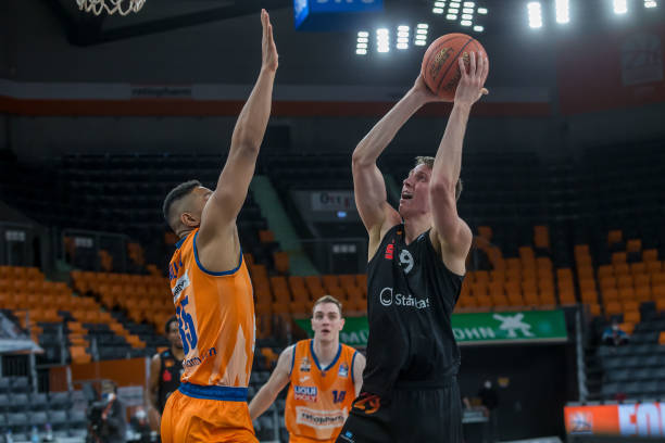 深受队友喜 深受队友喜